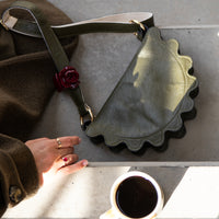 Mini pierożek oliwka połysk