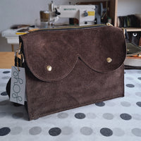 Mini cyckotorebka ciemna czekolada zamsz