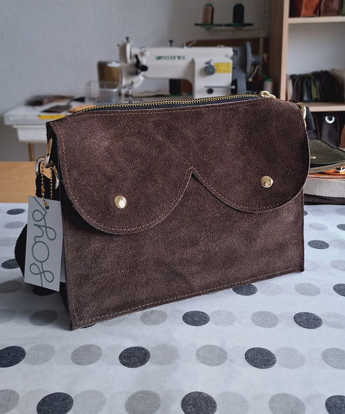 Mini cyckotorebka ciemna czekolada zamsz