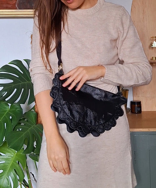 Pierożek czarny połysk